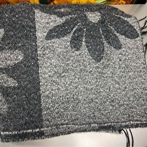 ⭐️5 for $25⭐️ Wild Fable Grey flower scarf
